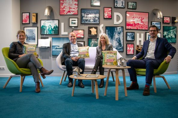 Packaging Oscar 2021: Mondi, IMA Ilapak, Les Crudettes 2 Sprava doľava: Grégoire Duvot, výkonný riaditeľ, ILAPAK Francúzsko; Sandrine Le Guen, Regional Sales Mondi; Alexandre David, zodpovedný manažér výskumu a vývoja/výskumu, Les Crudettes; Géraldine Collet, riaditeľka marketingu, Les Crudettes. (Foto: Mondi)